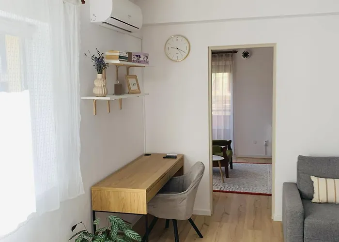 Trifoiului 25 - Free Parking